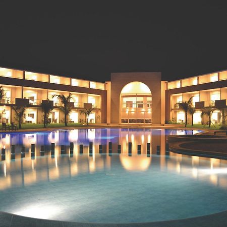 Sun Hotel Варнес Экстерьер фото